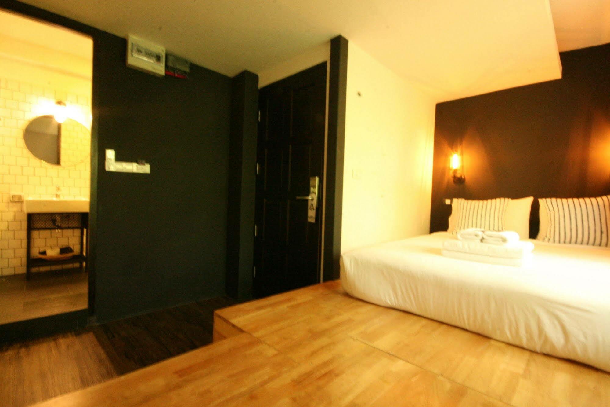 Albergue Strips The Poshtel Chiang Mai Exterior foto